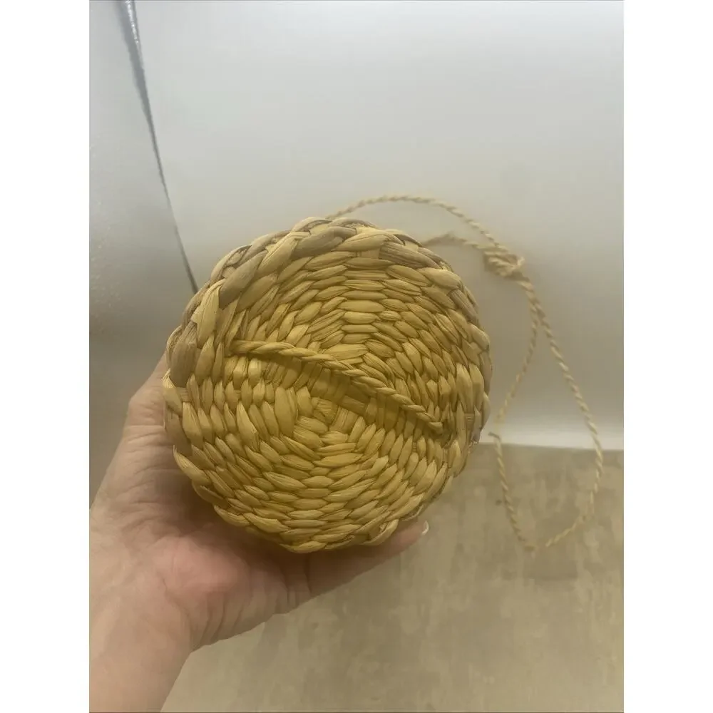 Vtg Hanging Raffia Wine Bottle Holder Woven Basket Travel Carrier 4.5”X 12” T